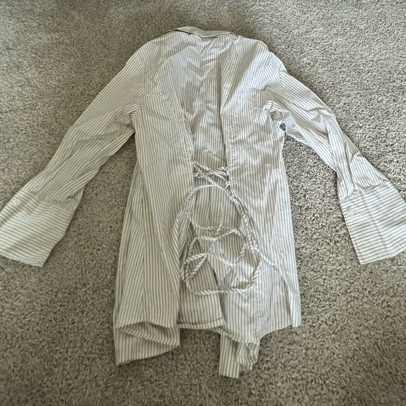 ◽️DUO MATERNITY: Women’s M, white & black striped button down blouse w/tie◽️ - Picture 8 of 9